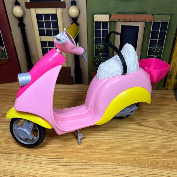2011 Barbie Scooter Moped Vespa Motorbike - Picture 2 of 9